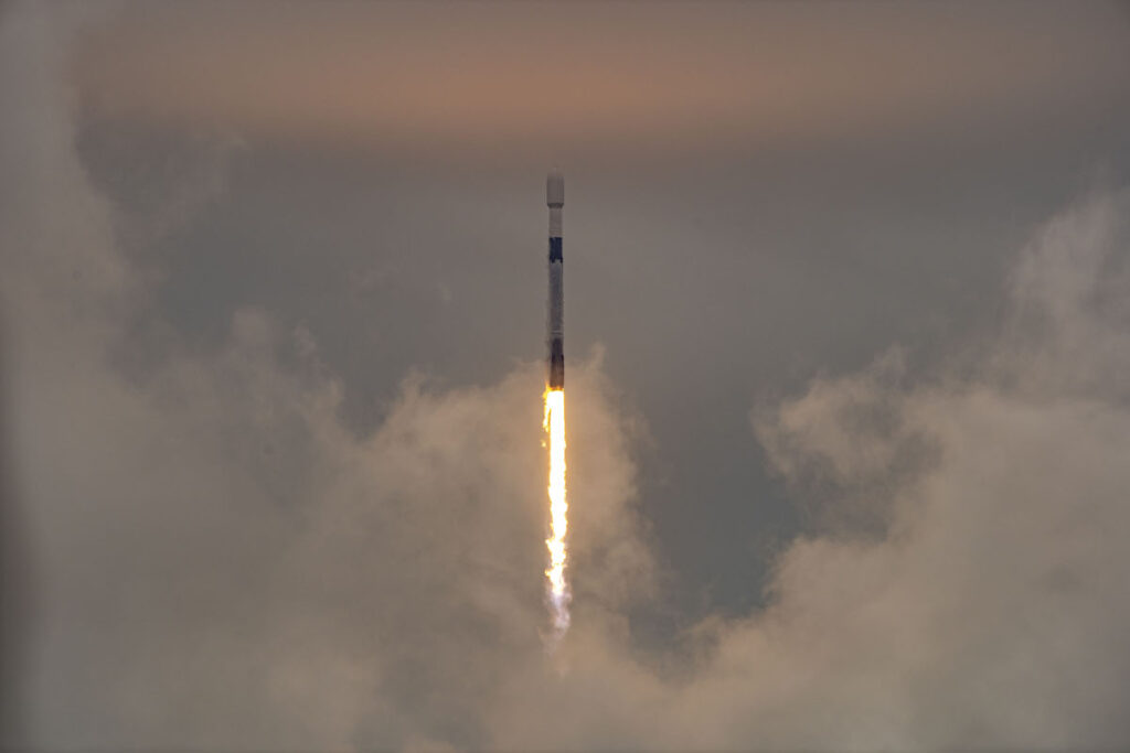 Forty payloads ride into orbit on SpaceX Falcon 9 rocket