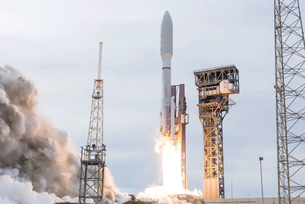 Atlas 5 rocket delivers two military inspector satellites to high-altitude orbit