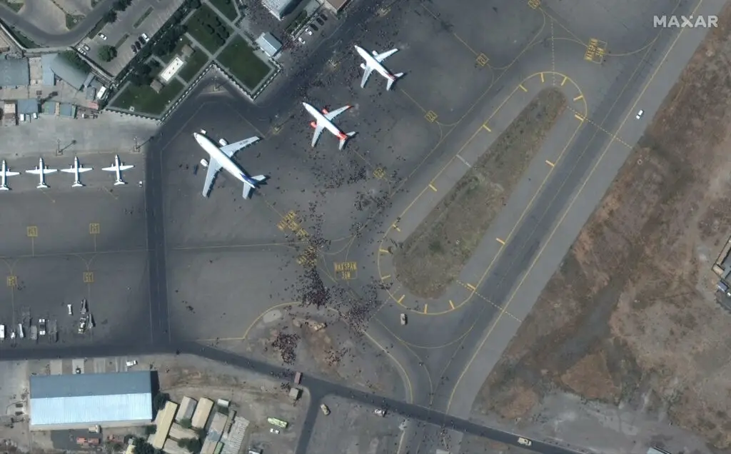 Maxar satellite images show thousands of people at Kabul airport