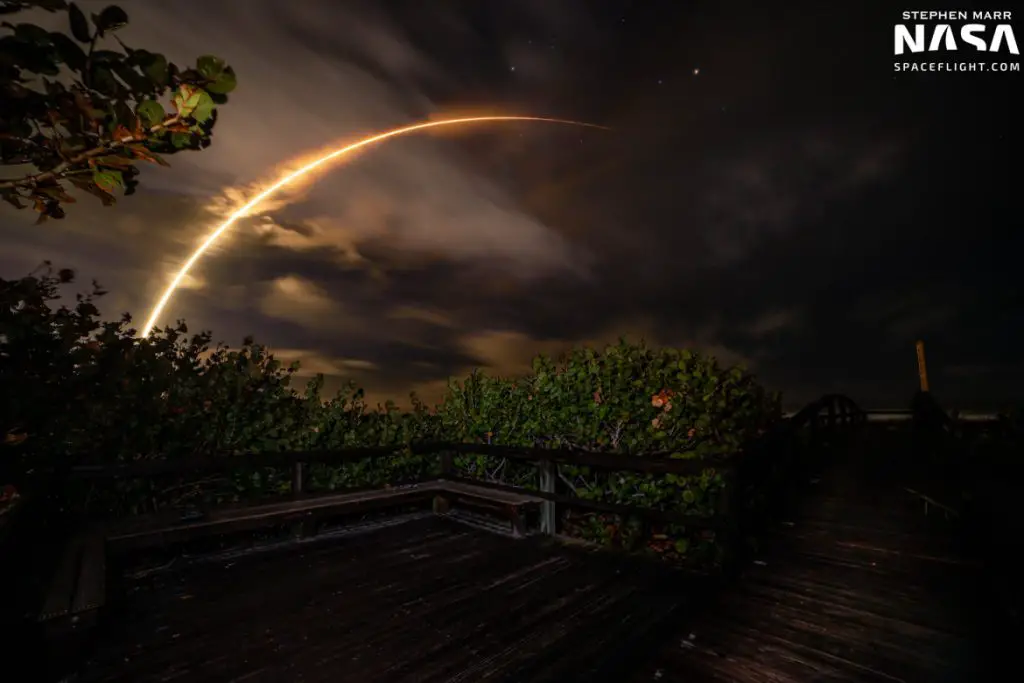 SpaceX dodges weather to launch Eutelsat-10B