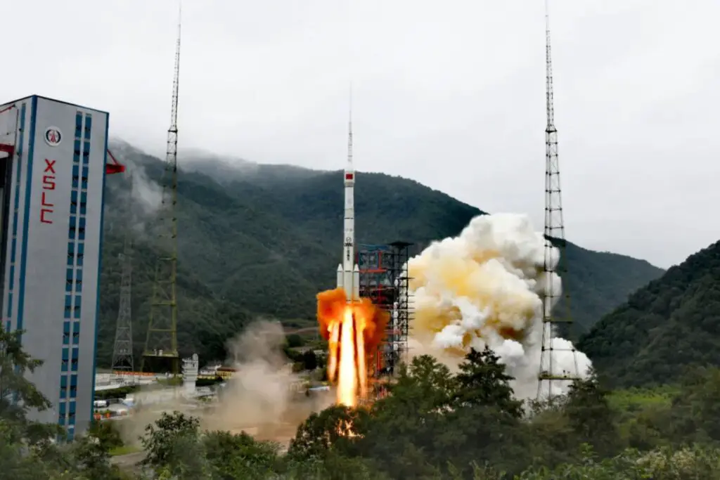 China launches classified space debris mitigation technology satellite