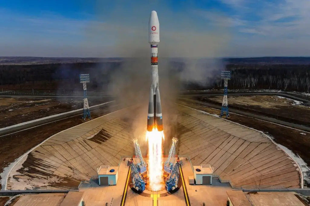 Soyuz launch adds 36 satellites to OneWeb’s global internet network