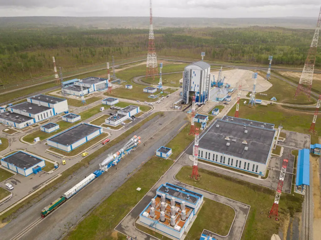 Soyuz in position for liftoff Thursday with 36 OneWeb internet satellites