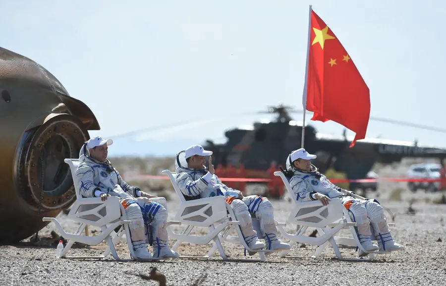 Chinese crew landing caps record-setting day in human spaceflight