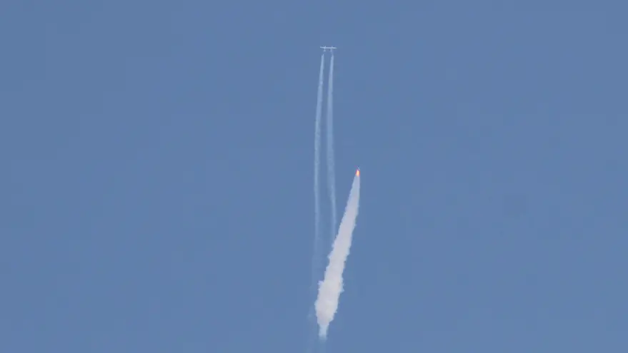 Branson flies to edge of space on SpaceShipTwo